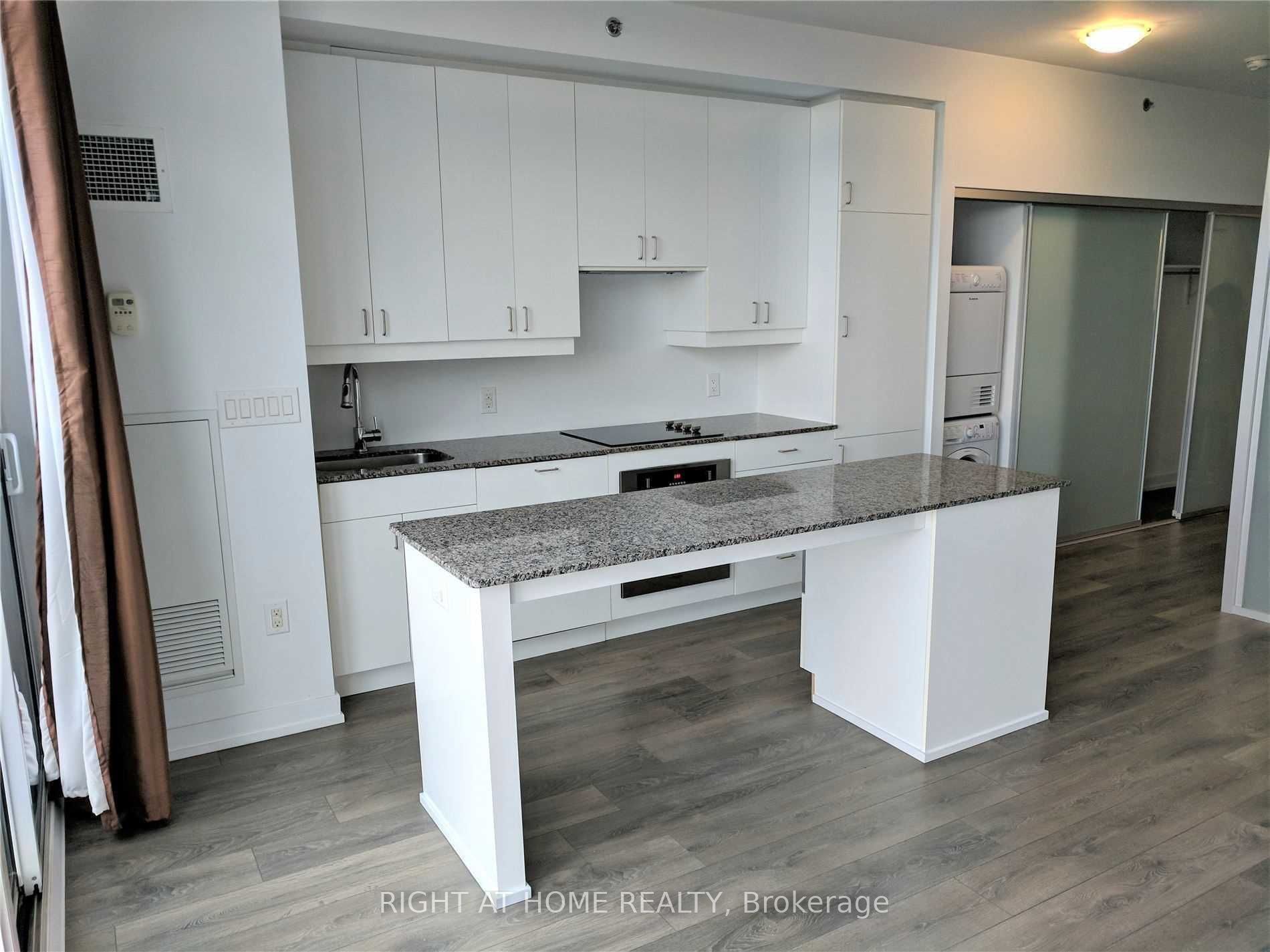 426 University Ave 1802