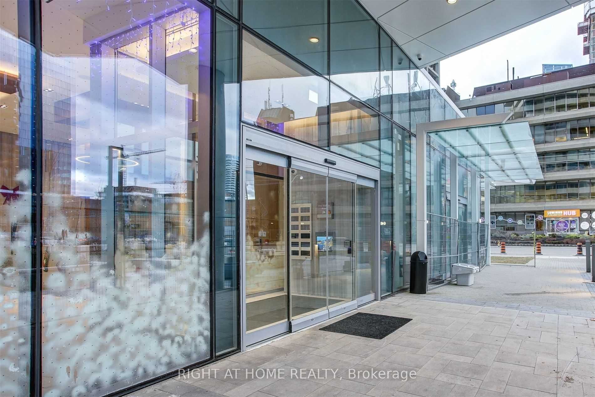 15 E Queens Quay 704