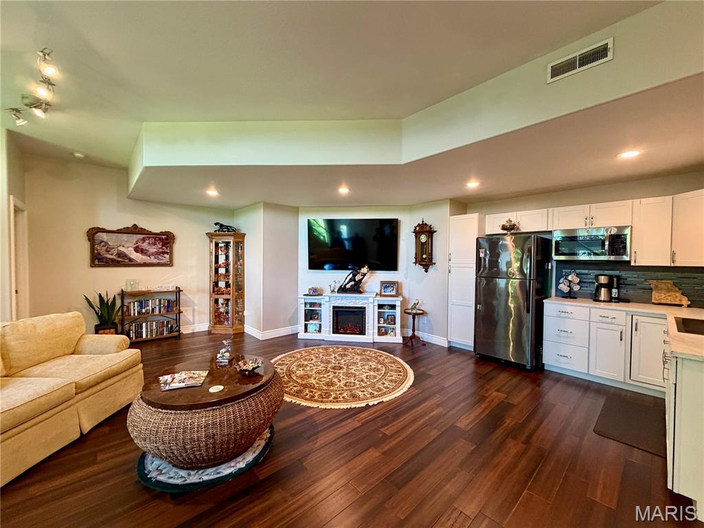 120 El Rancho Drive