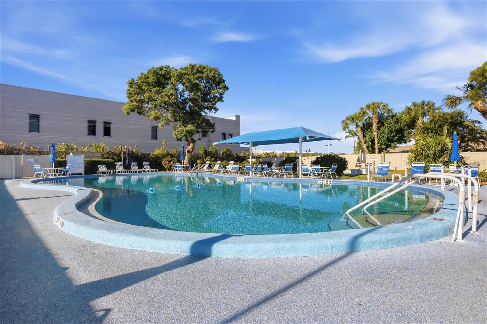 390 301 Boulevard W 27C