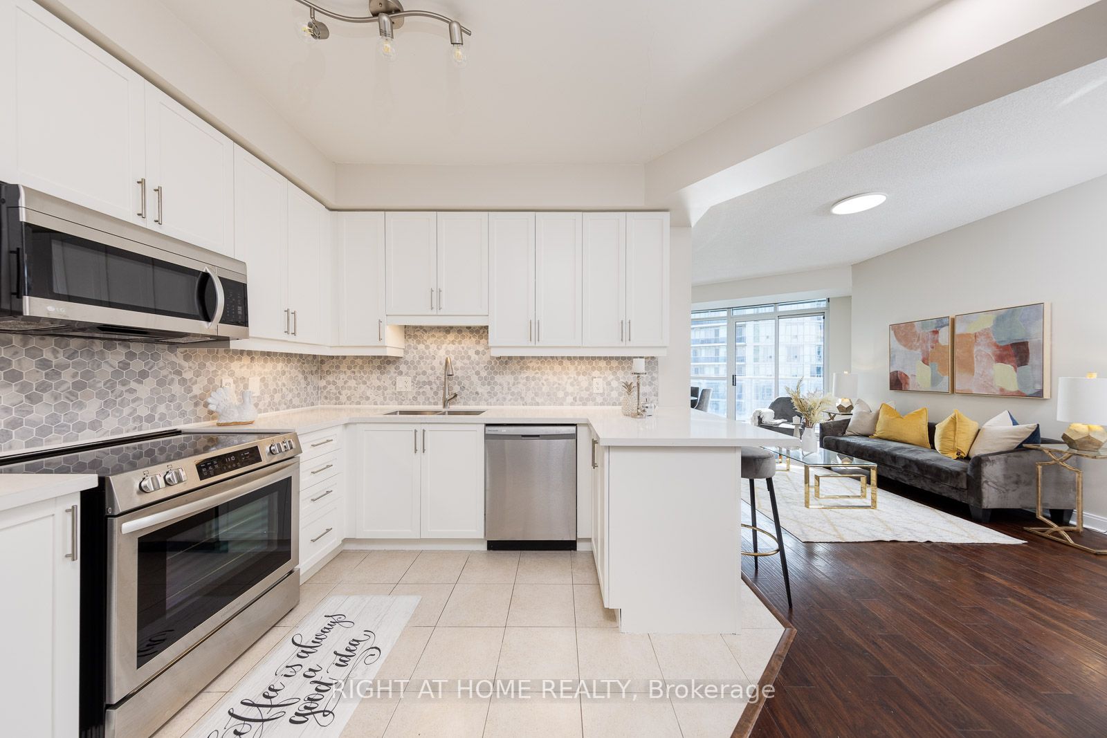 80 Absolute Ave 2706