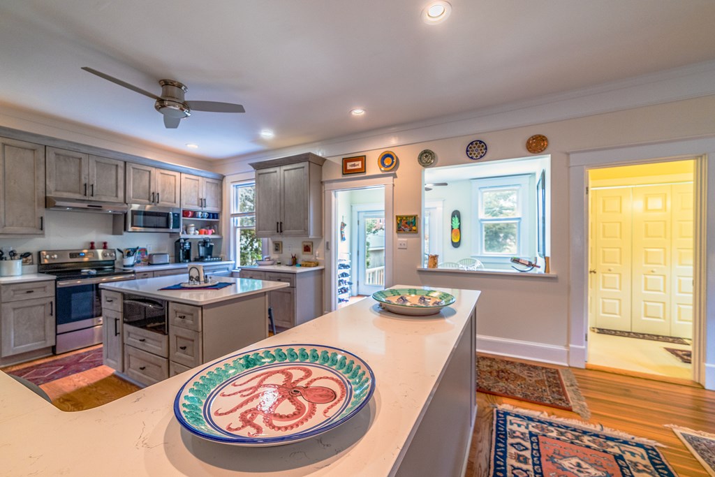 106 Bay Ave 15