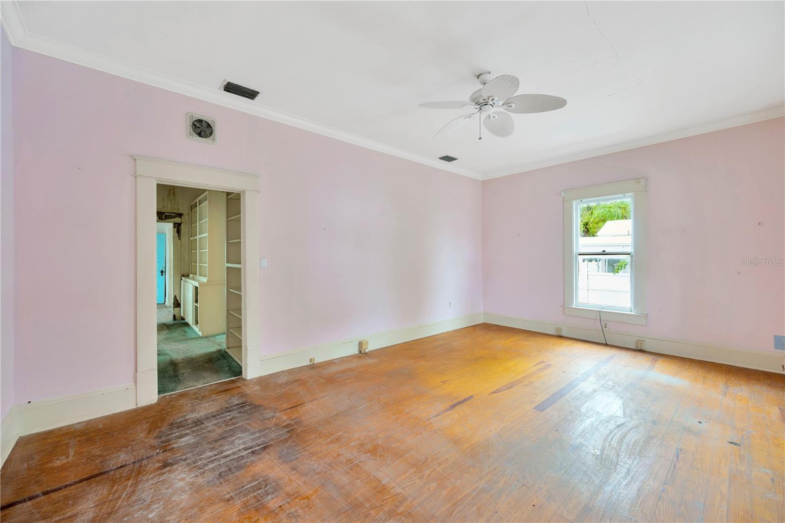 105 E Calhoun Street