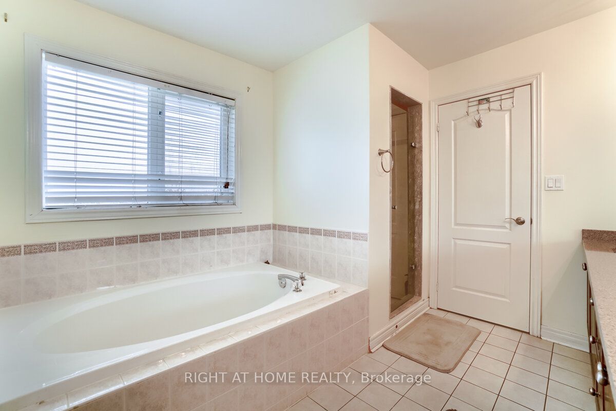 3020 Hawktail Cres L5M 6W3