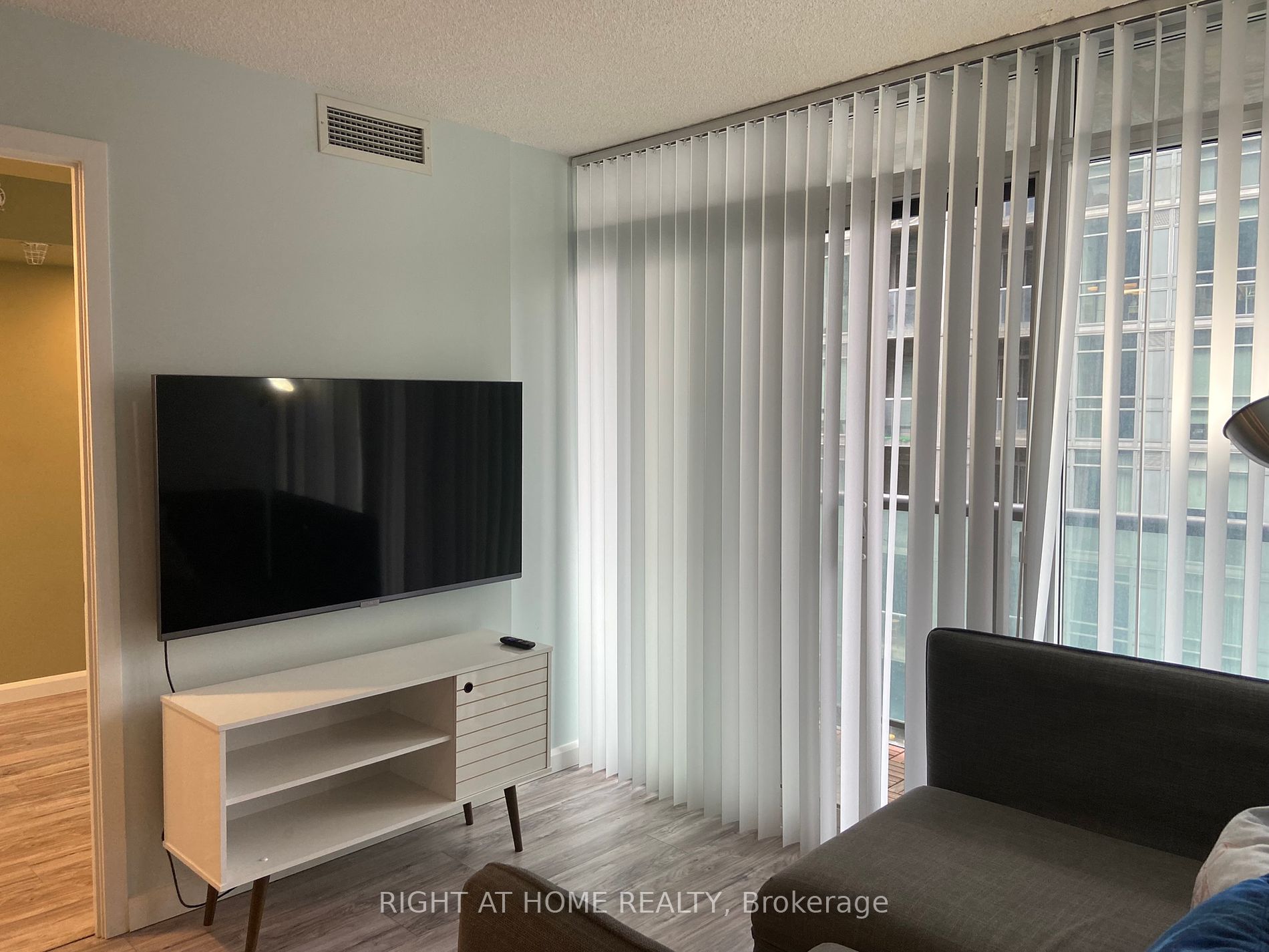 36 Lisgar St 1617