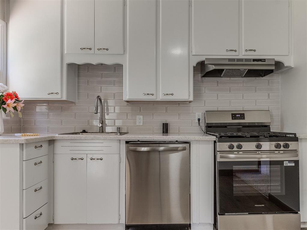 Completely remodeled with central heat and air! This beautiful 3-bedroom, 1-bath home has been thoughtfully updated throughout. This move-in-ready home features a gorgeous new kitchen with beautiful stone countertops, a fully remodeled bathroom, new carpet and tile throughout, and a walk-in laundry room. Thoughtfully updated with modern finishes and designed for everyday comfort, this home offers both style and functionality. Home includes a delicious peach tree. Don't miss your chance to own this beautifully renovated property! Schedule your private showing today!???