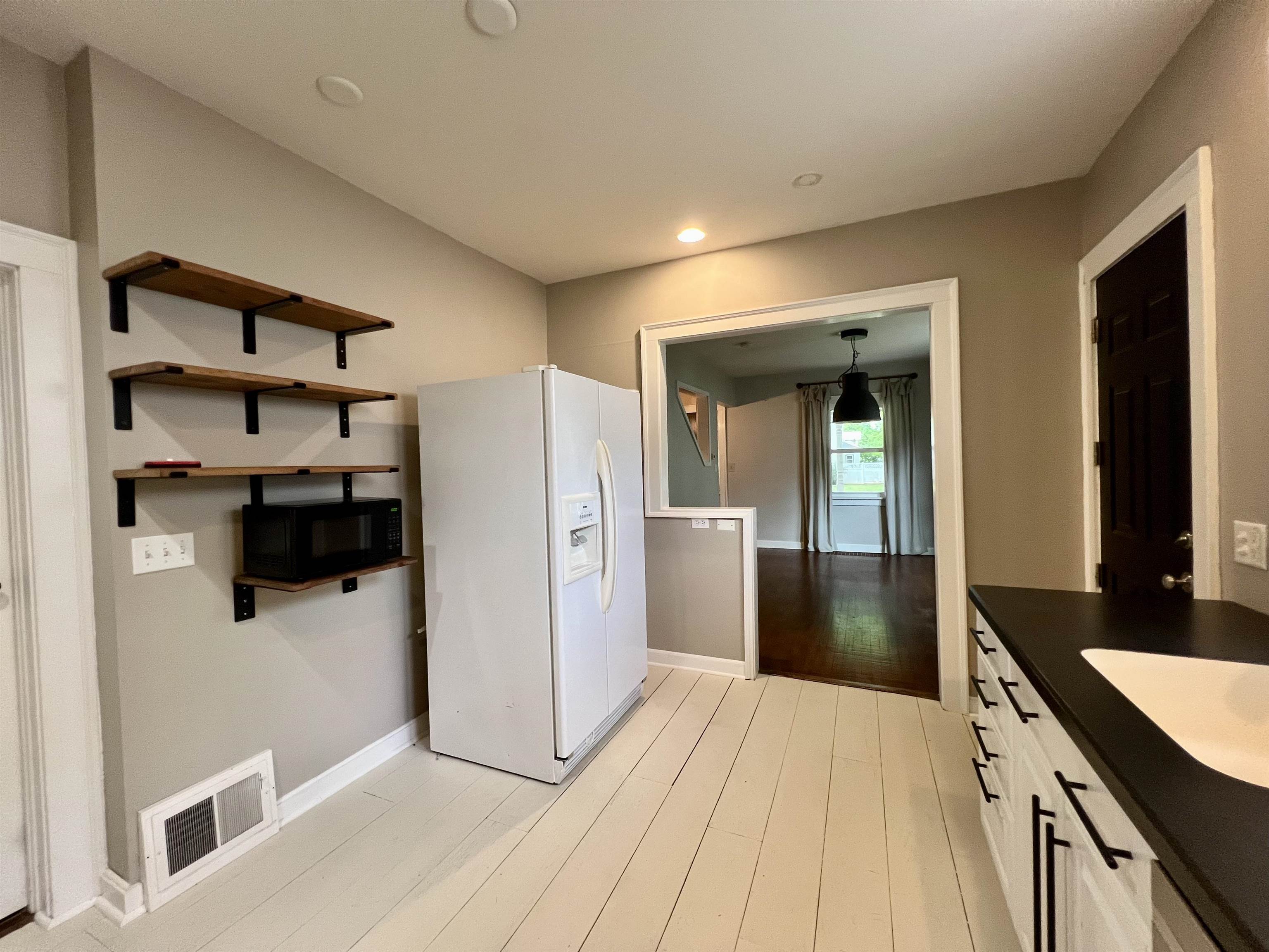 1103 Mansfield