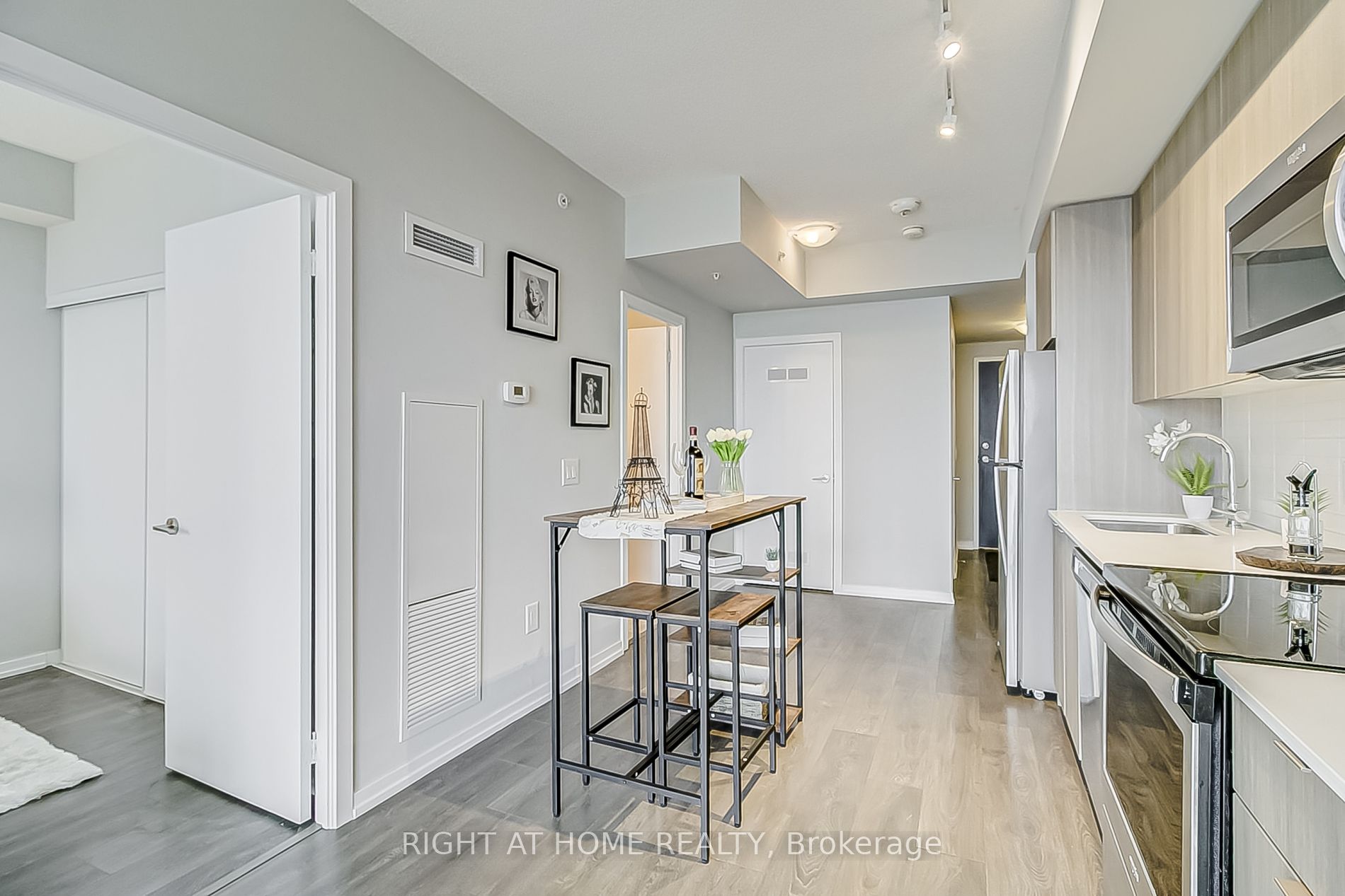 3237 Bayview Ave 1105