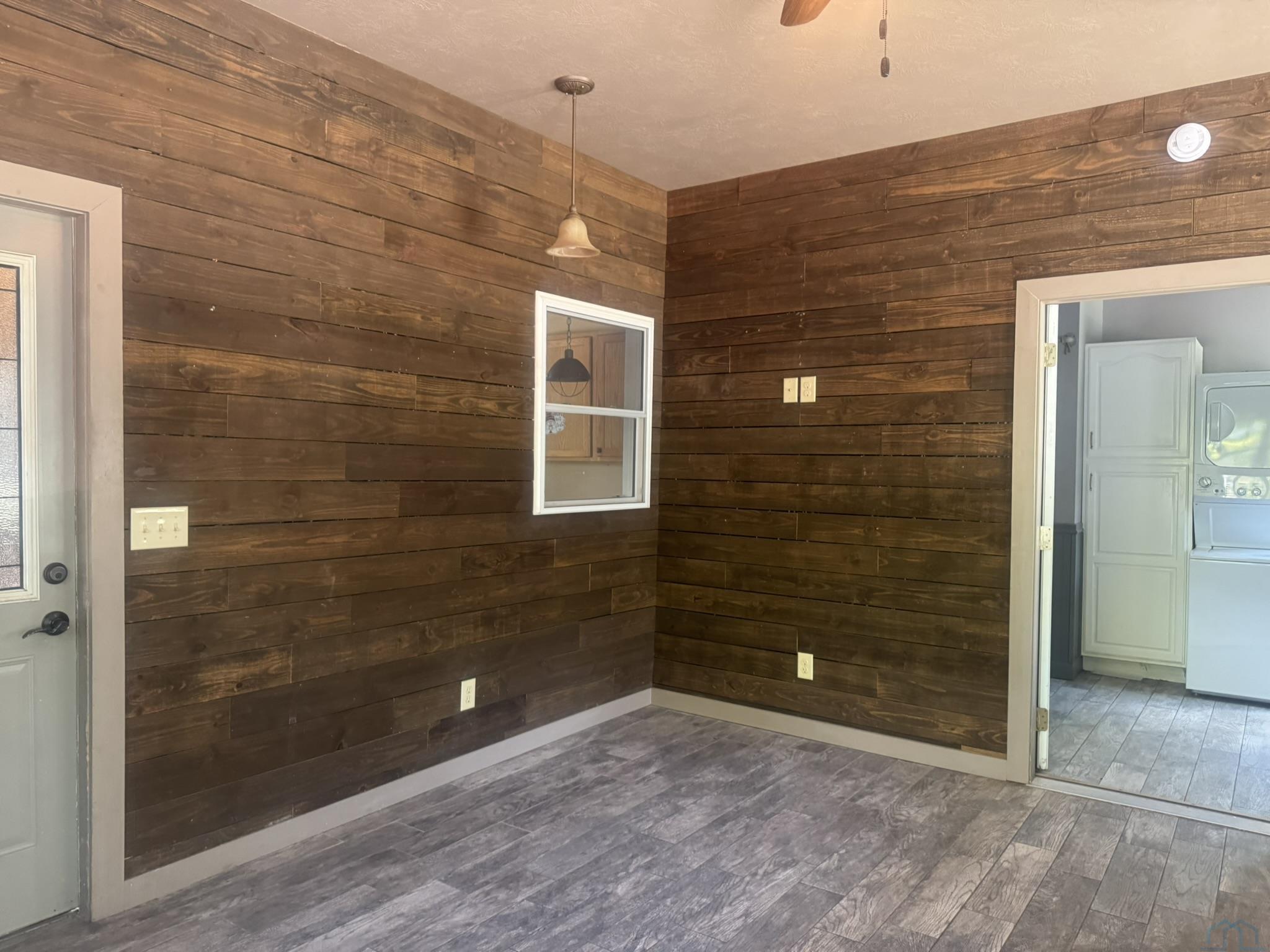 1121 River Drive