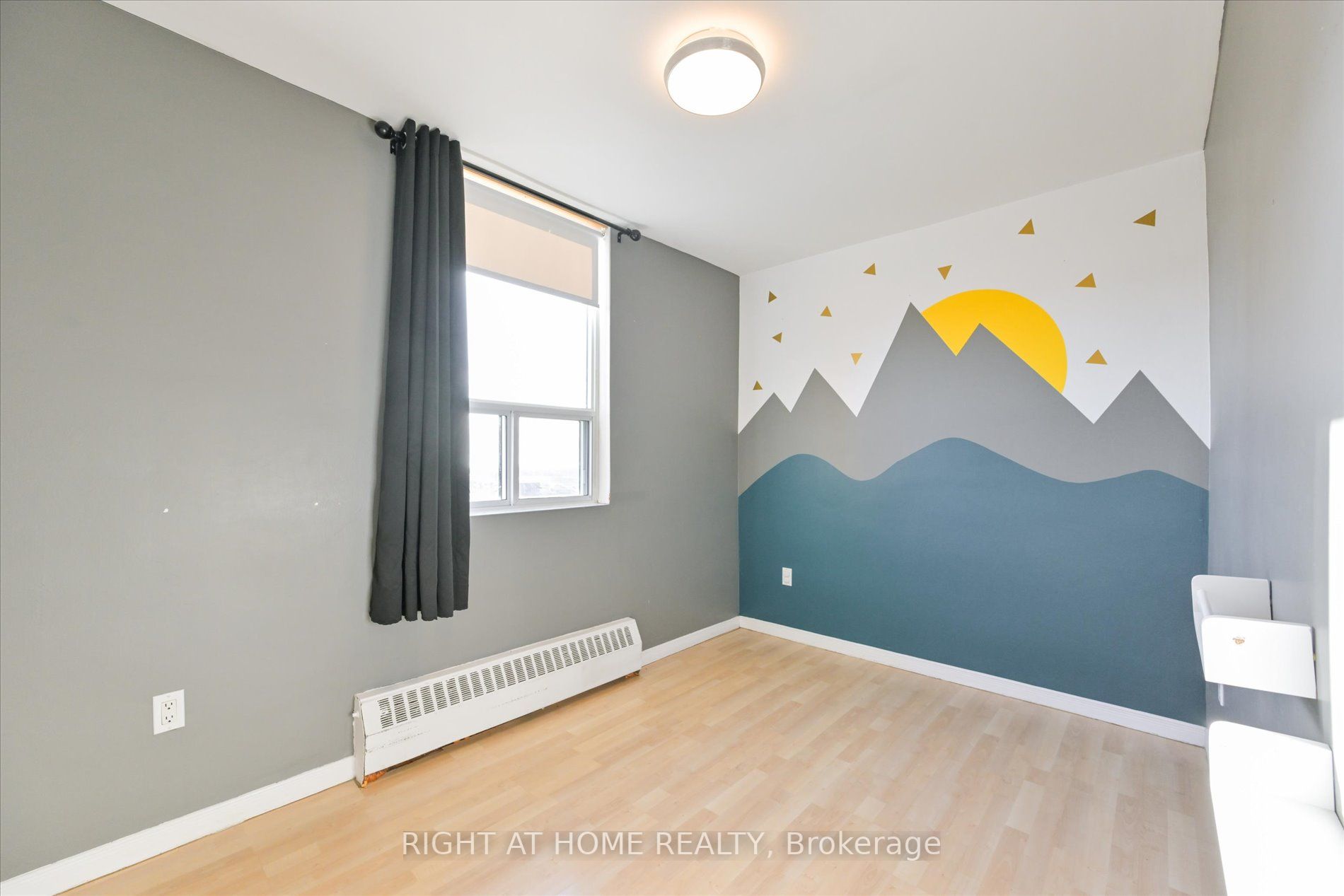 3105 Queen Frederica Dr 905