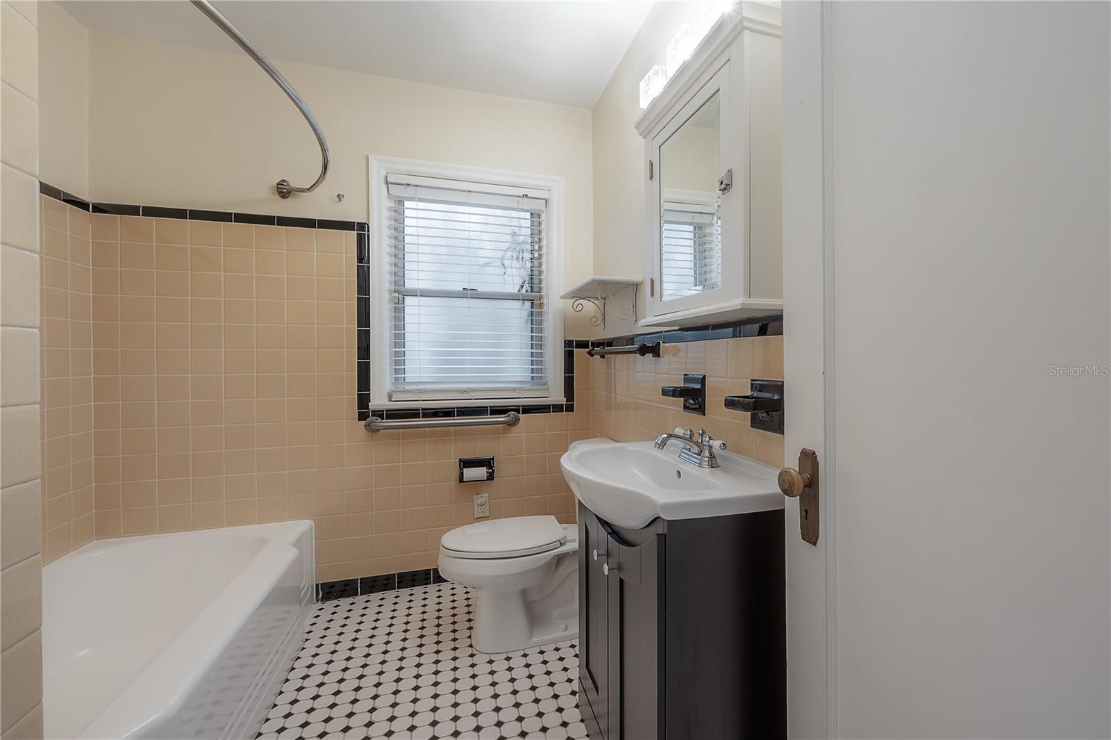 1303 E Clifton Street