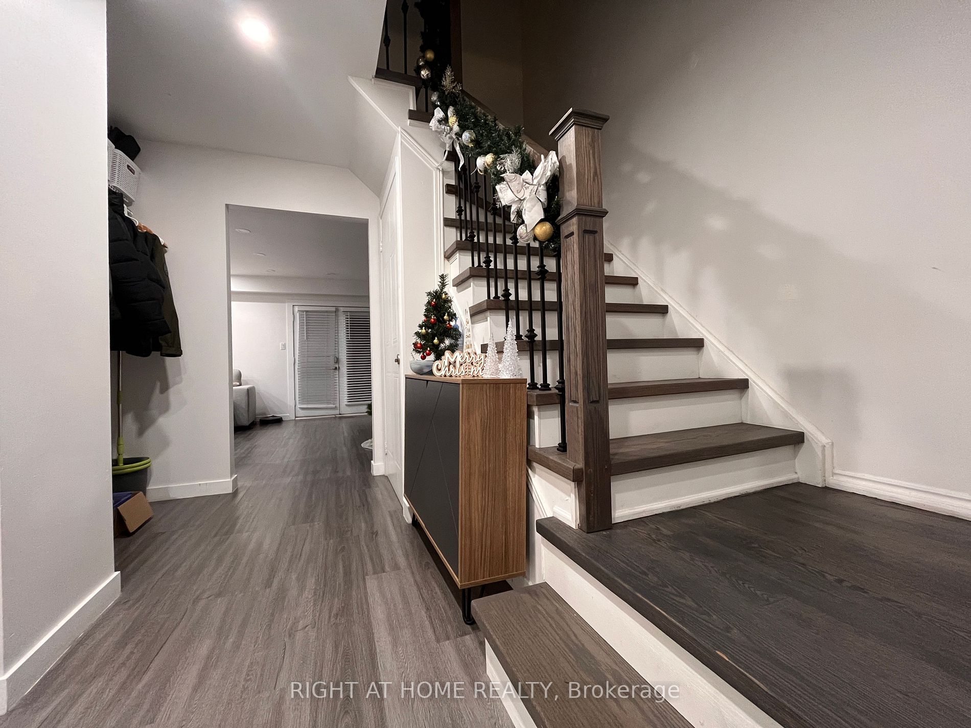 70 Fairmeadow Pl Upper