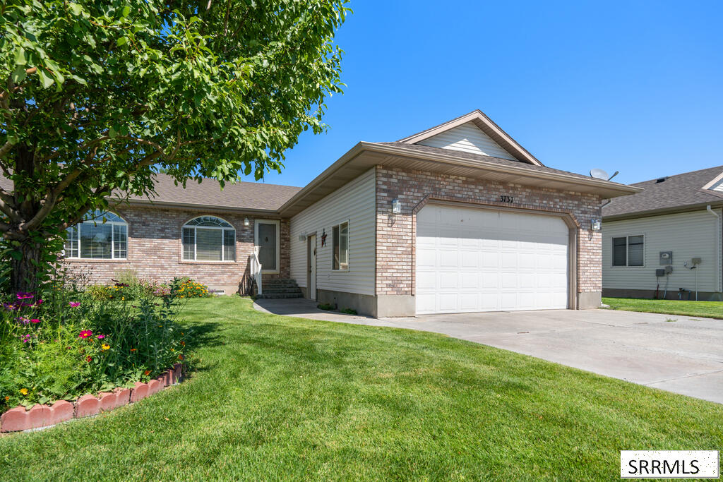 3737 Silverwood Circle