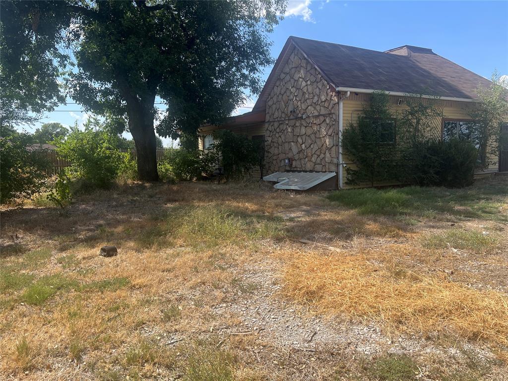 This is a distressed commercial property. Corner lot, could be rehabbed. This is a " AS IS" property won't pass traditional bank financing. Needs to be Cash or maybe commercial land lending. The value is in the Land not necessary the building.