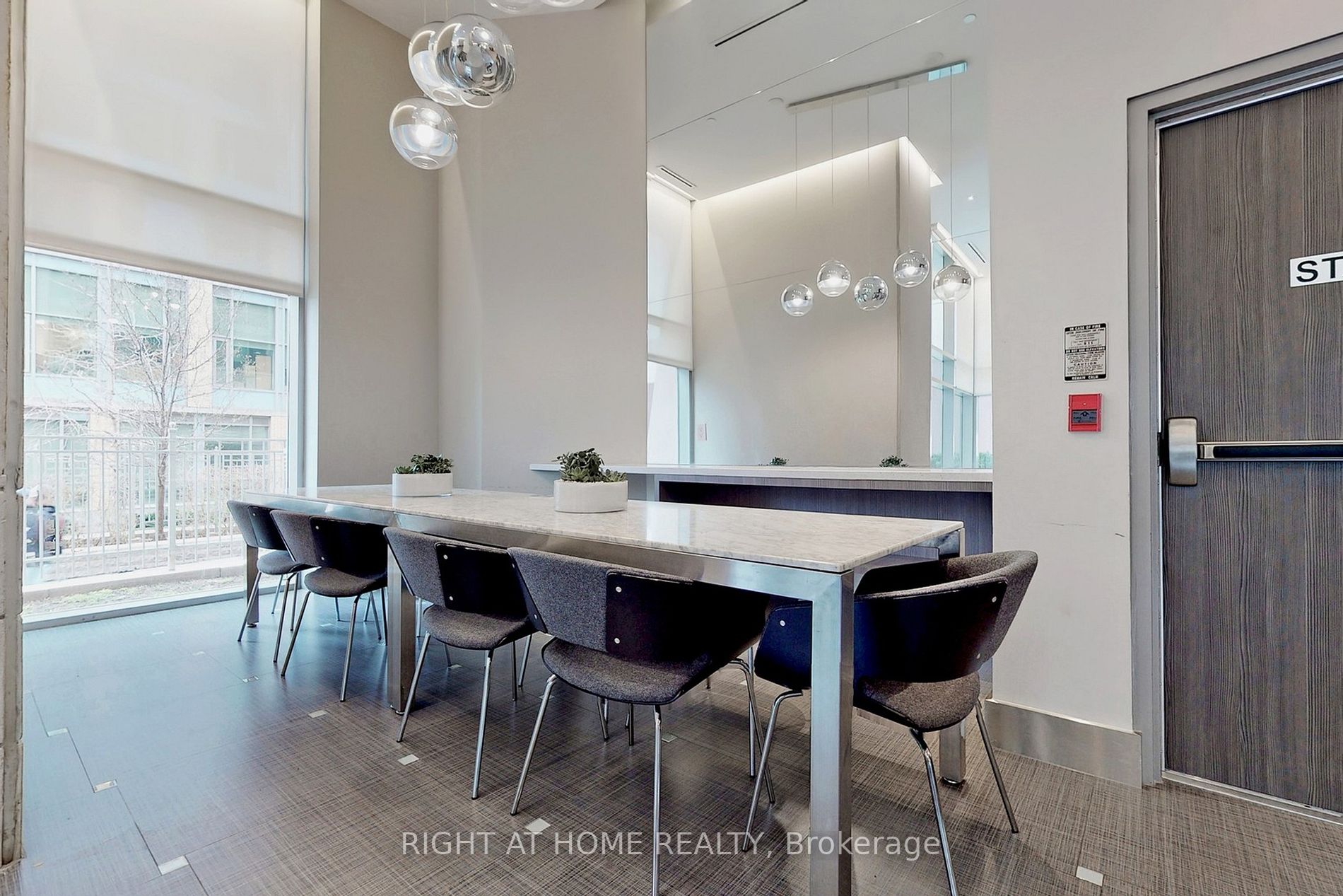 500 Sherbourne St 2402