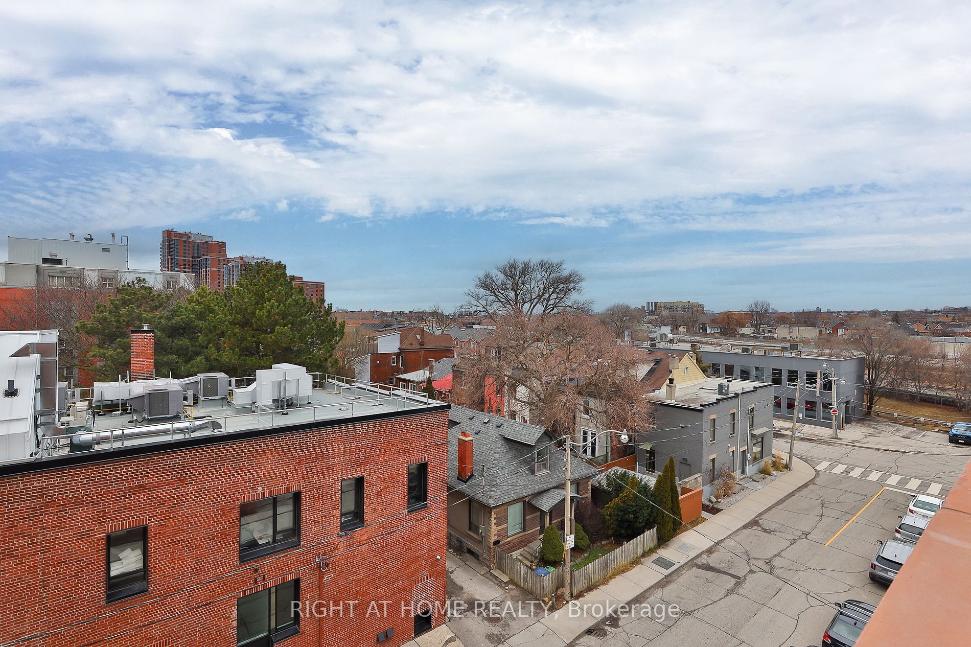 2720 W Dundas St 409