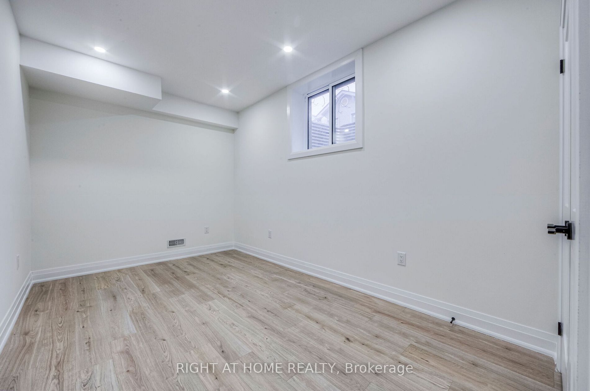 768 Montbeck Cres