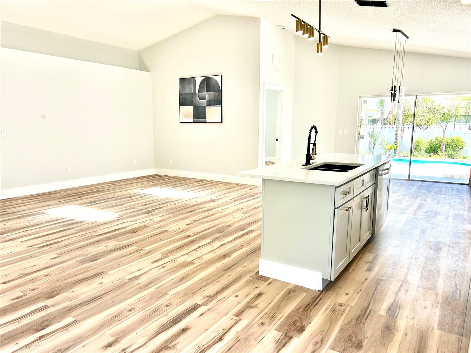 154 Woodbury Pines Circle