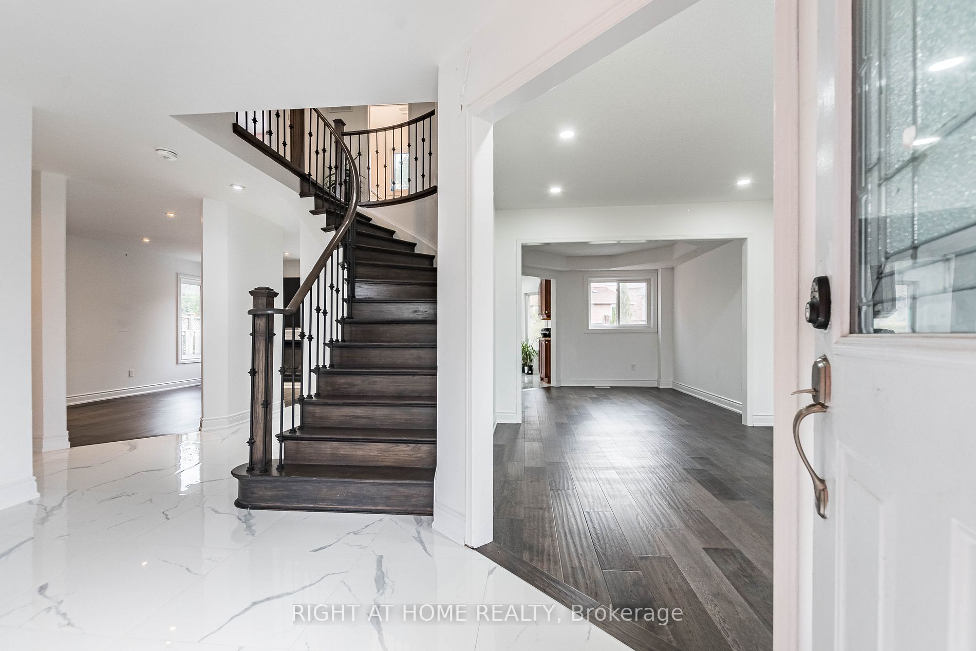 5579 Whitehorn Ave Upper