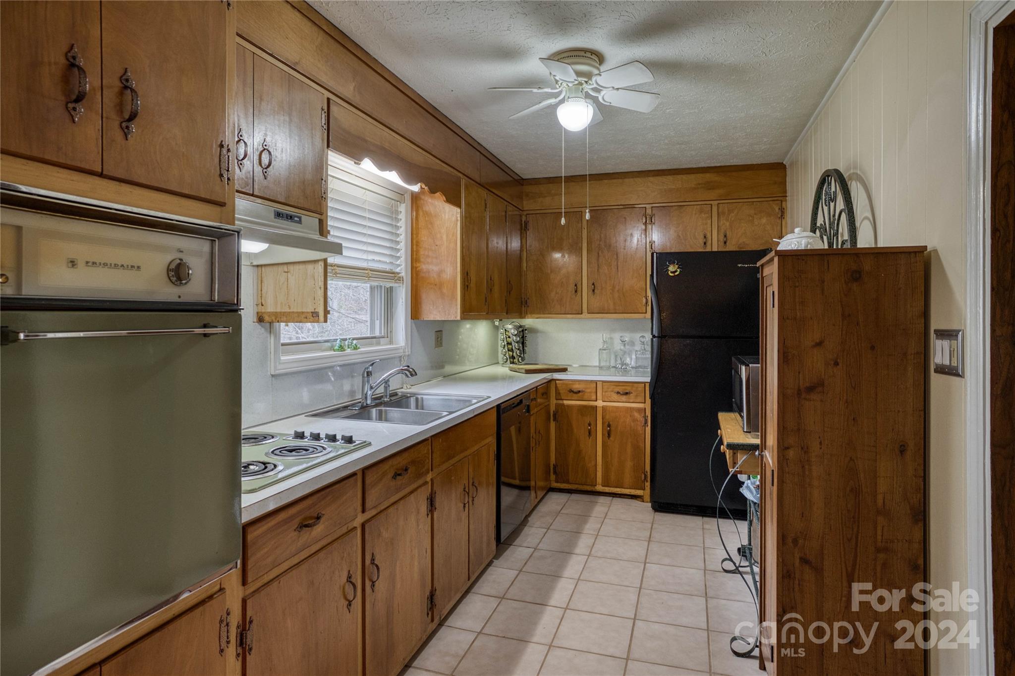 2559 Sweetbriar Circle