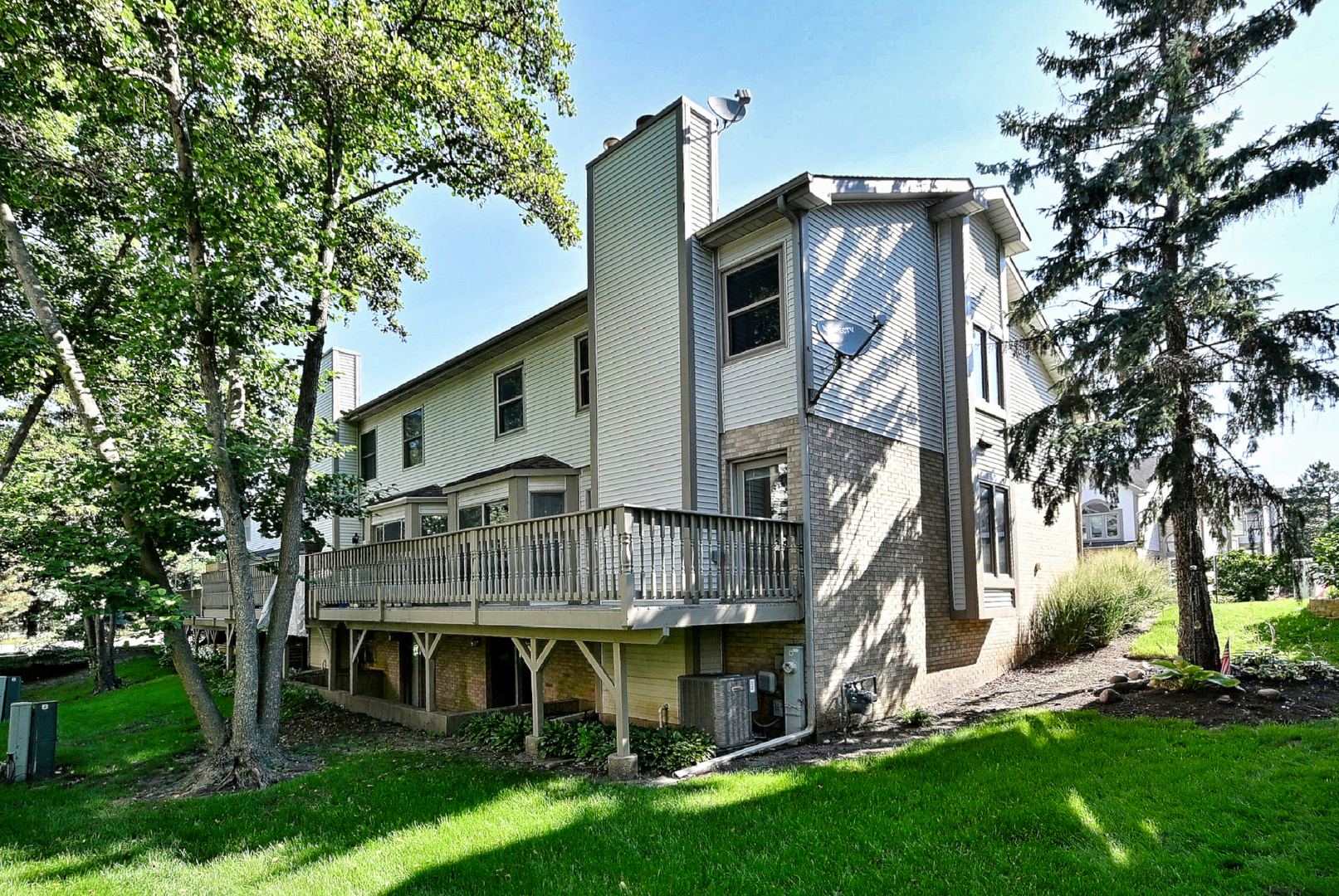 148 Schiller Square
