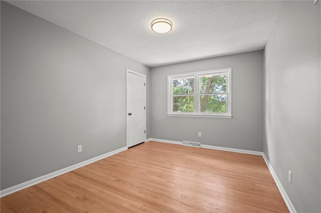 6100 Englewood Avenue