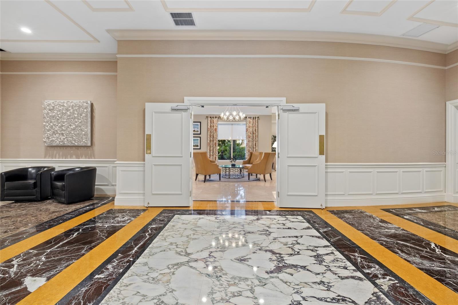 800 N Tamiami Trail 611