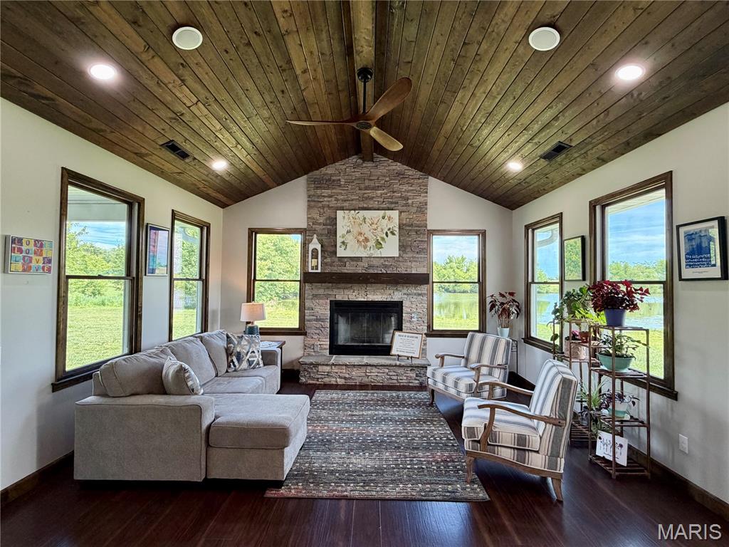 11120 W Lakeshore