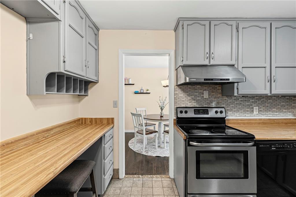 4944 NE Gladstone Avenue