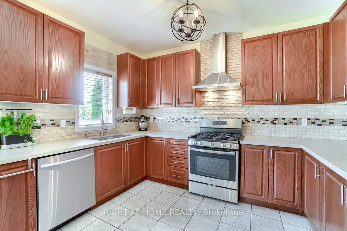 3020 Hawktail Cres L5M 6W3