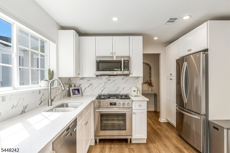 230 Riveredge Dr