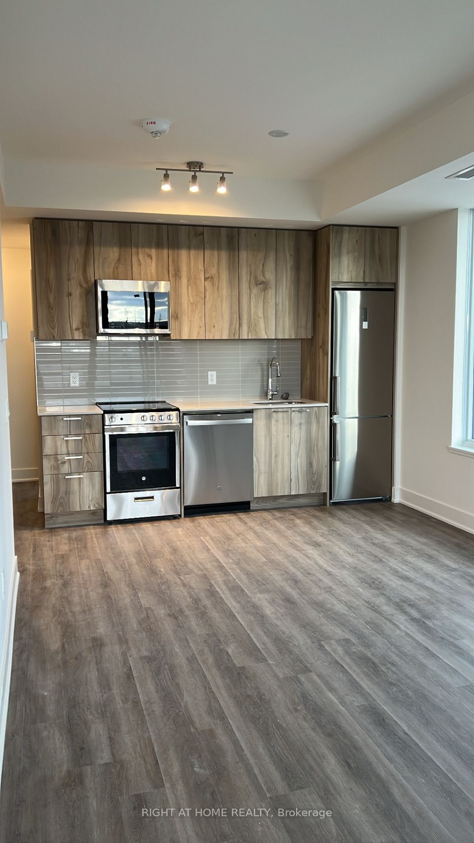 185 Deerfield Rd 305