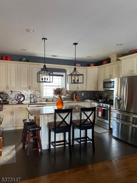 213 Edgar Pl