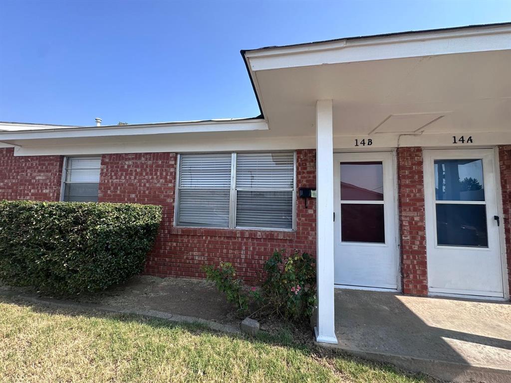 This duplex unit is just east of the University of Oklahoma intramural fields. The living area has vinyl flooring, built-in bookshelves, and a large window that lets in lots of natural light. There is access to the backyard through the kitchen. The kitchen has a refrigerator, stove, and dishwasher. A washer and dryer are provided. The two bedrooms have carpet and ceiling fans. The finishes and flooring could vary between each unit. The new lease will go through May 31st, 2027. This is a no-pets and non-smoking home. The security deposit is $975.