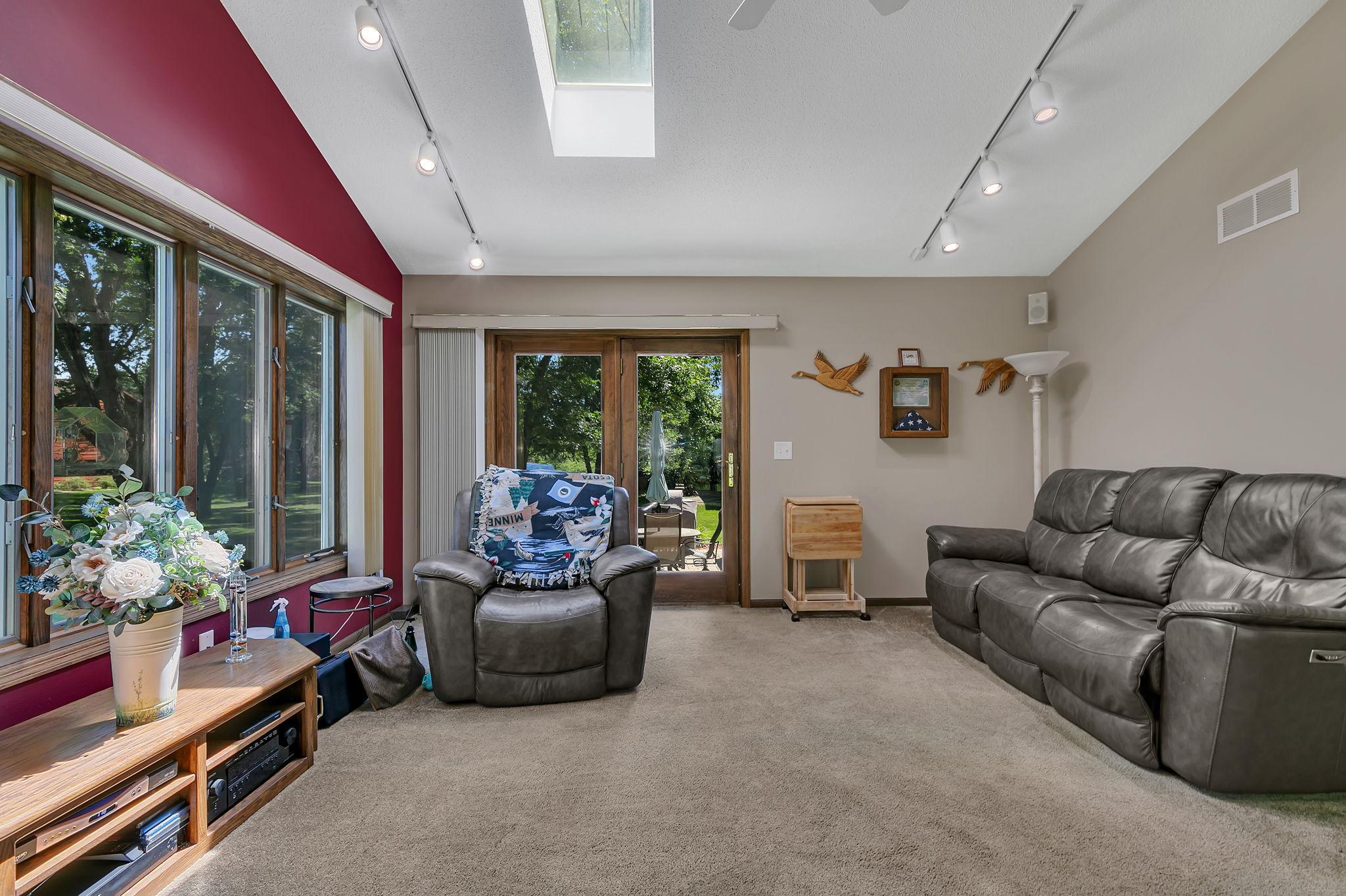 6209 Laurel Road