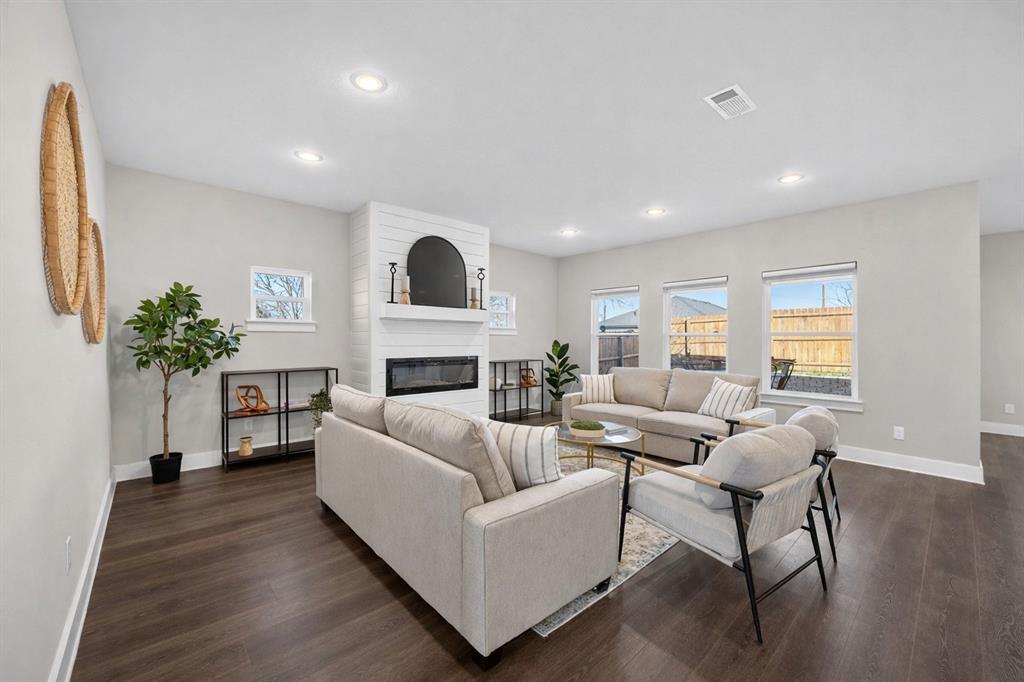 1913 E Myrtle Street