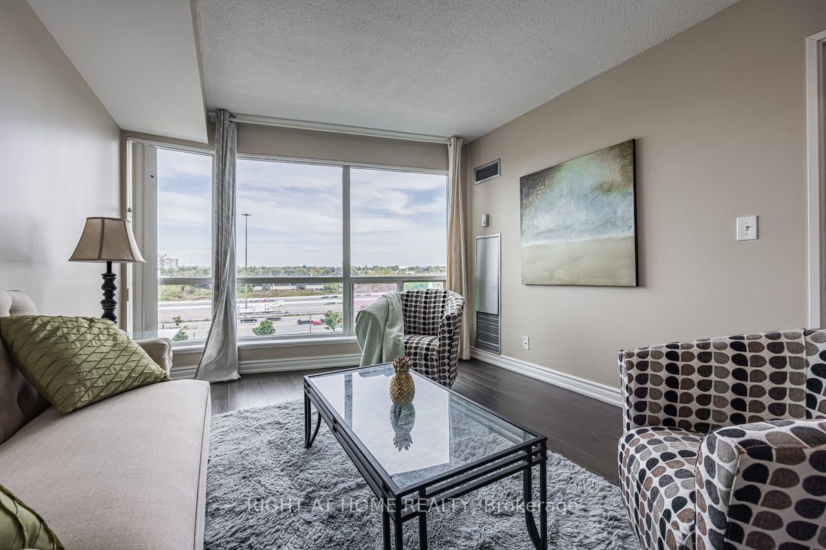 18 Lee Centre Dr 501