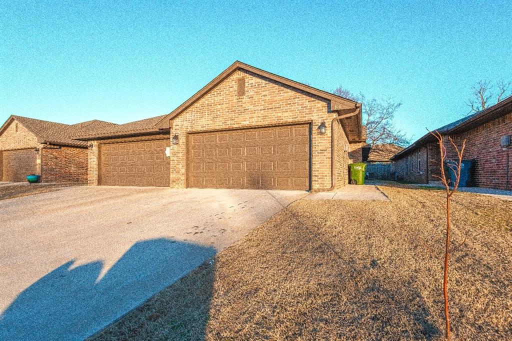 Cute 3 bed 2 bath for lease in Edmond! Includes all appliances contact for a showing today!