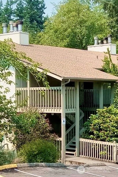 Surrounded by Seahurst Park and walking trails to the Sound, this immaculate 2nd floor corner unit within the private community of Sound Vista is truly turn-key, featuring oversized windows, custom kitchen and baths, all-new flooring, separate living and dining rooms, a fireplace, a walk-out deck, a laundry center, and tasteful design throughout. The open floor plan has great flow and is perfect for entertaining and comfortable, casual living.  Storage space is well thought out with closets and shelving around every corner.  Private community amenities include a clubhouse, pool, sauna, and hot tub.  Conveniently located close to Seattle and Downtown Burien, easy access to freeway, beaches, parks, and shopping.