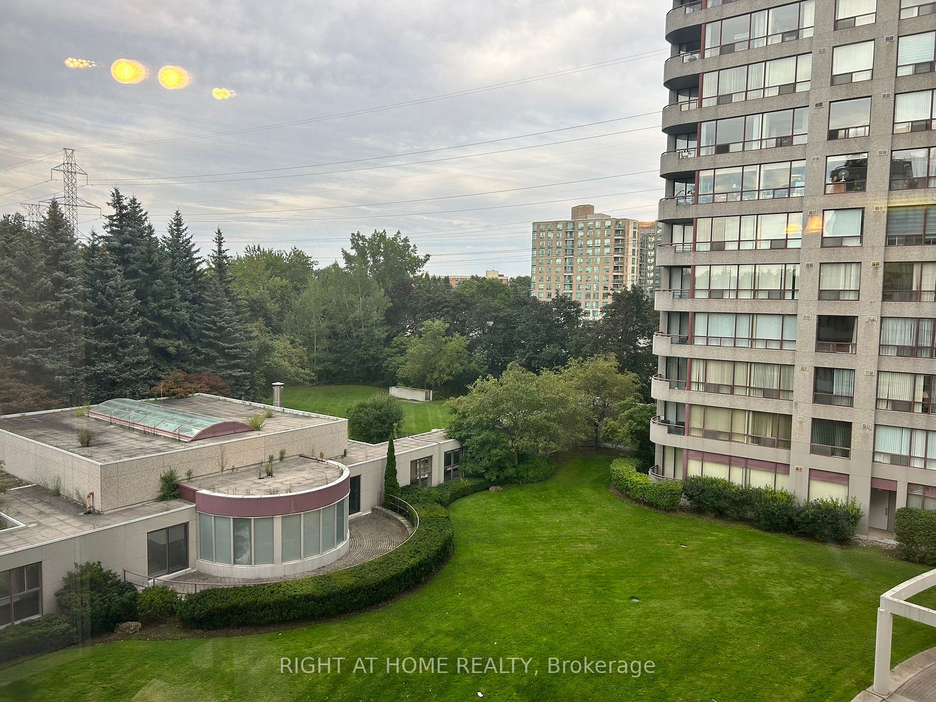 5785 Yonge St 505