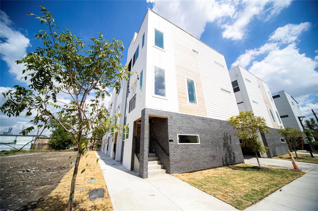 New Construction, built 2024. Location, Location.  Near Montgomery Plaza and 7th in Linwood, near parks, restaurants and lots of shopping.  Beautiful modern 2 bedroom, 3 bathrooms.  Detached townhome with a 2 Car Garage and Rooftop Terrace.  Finish outs include Luxury Vinyl Tile Flooring, Custom Cabinetry, and Stainless Steel Appliances.  Open concept Living Area. Each bedroom has a walk in closet and  their own bathroom.A half bath on the main level for your guests. An unbelievable view of downtown rom the rooftop terrace.  Lots of privacy and luxury. Definitely an MUST See!!  Come take a look at your new home.