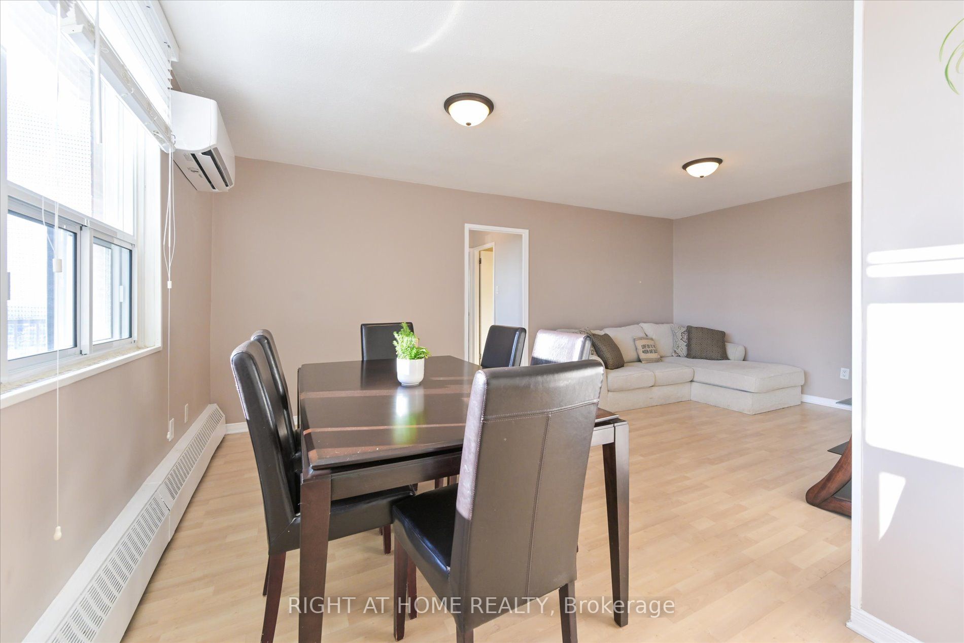 3105 Queen Frederica Dr 905