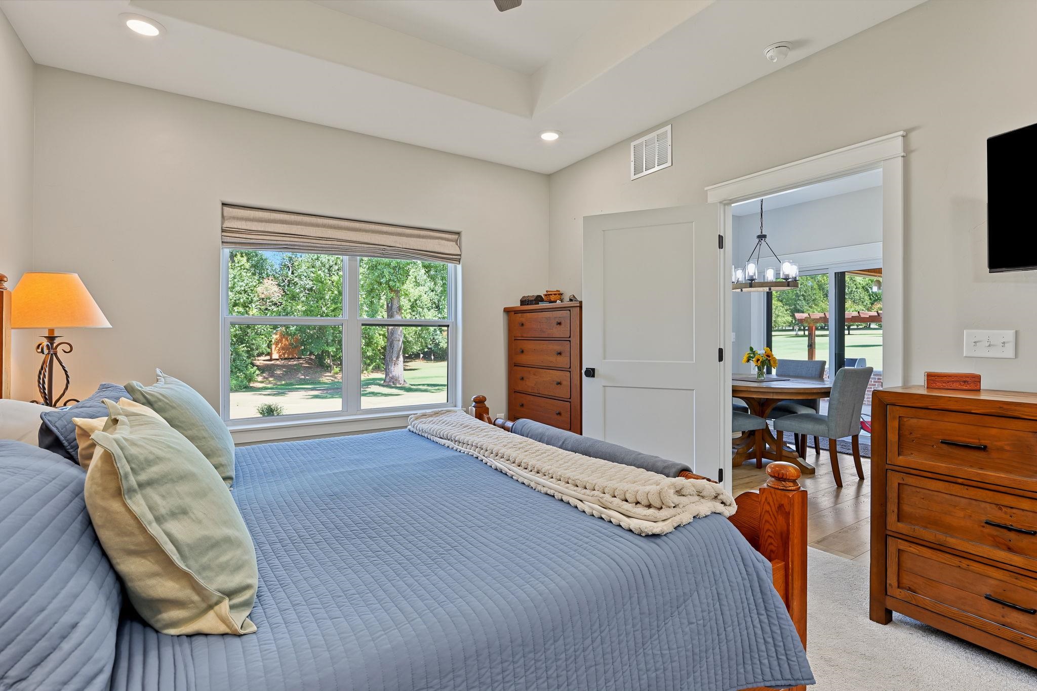 2116 Eastridge