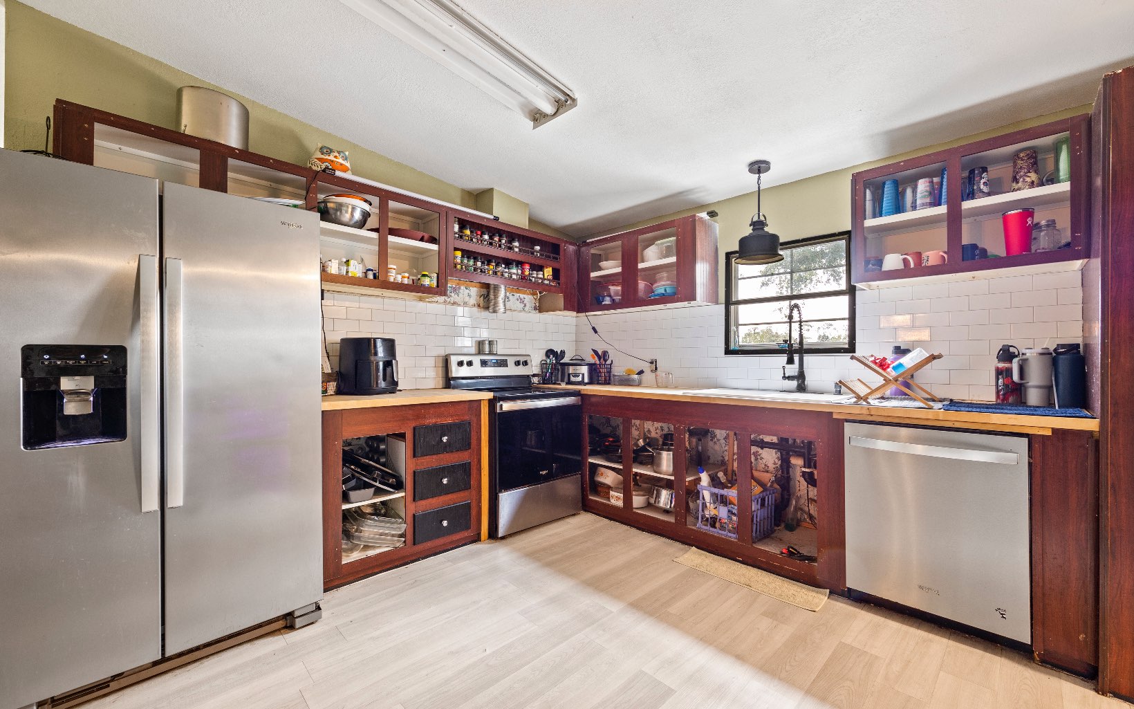 605 NE Governor Ave.