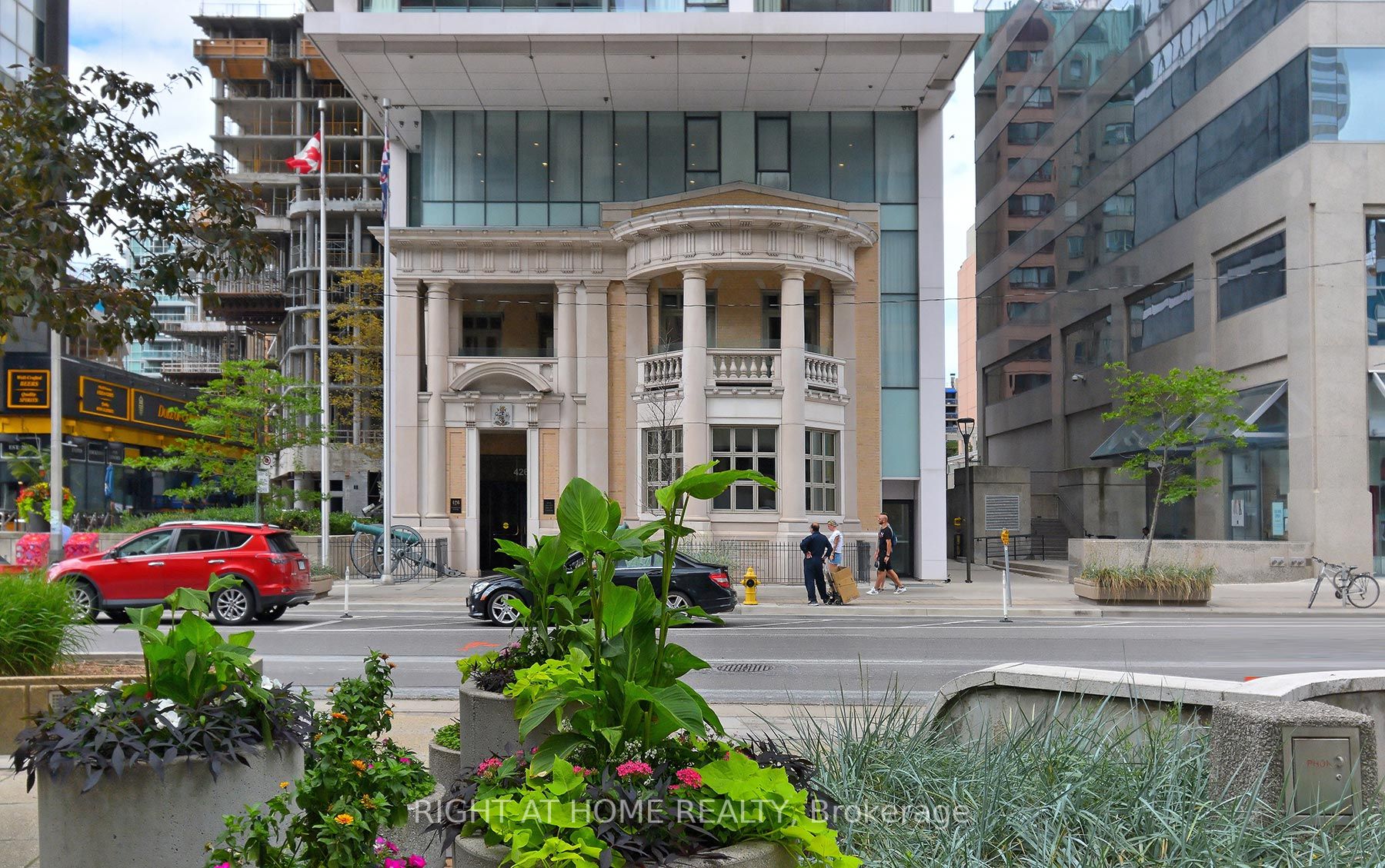 426 University Ave 3207