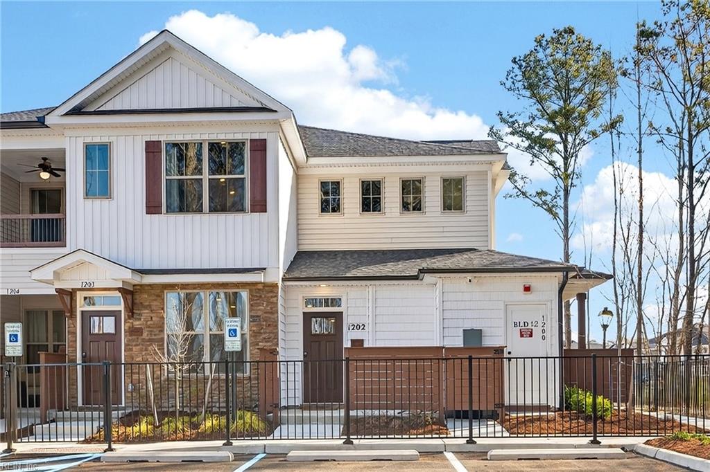 MM Amelia @ Villages At Bartlett Station