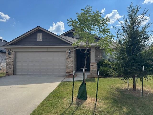 3 bedroom home in the Trailwoods community in NE Norman near Norman North High School.  Open floor design with carpet in the living room and 3 bedrooms.  Kitchen island overlooks the living area with small breakfast room to the side.  HUGE walk in pantry, black gas range with built in microwave.  Master suite to the back of the home with walk in closet.  Secondary bedrooms to the front side of the home complete with ceiling fans.  Covered back patio with fenced yard, pet friendly with additional refundable pet deposit.  Community offers playgrounds, splash pad, fishing ponds and sports fields for your enjoyment.