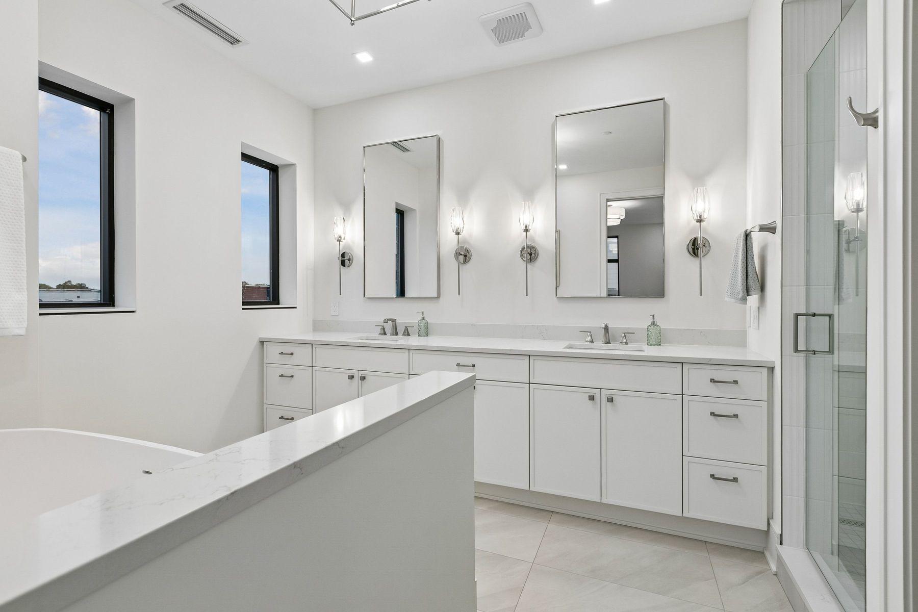 3041 Holmes Avenue S 302