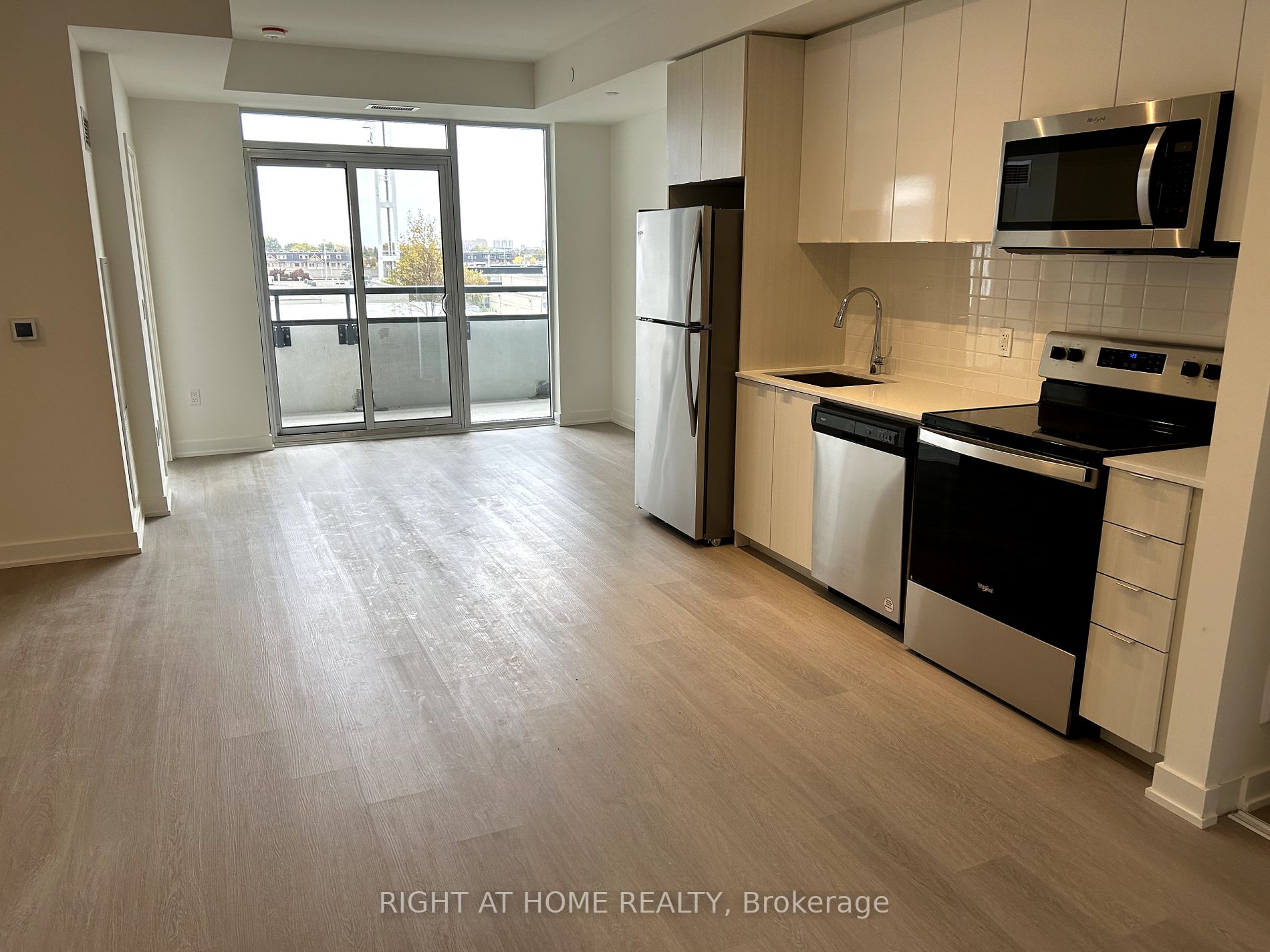 859 The Queensway N/A 311