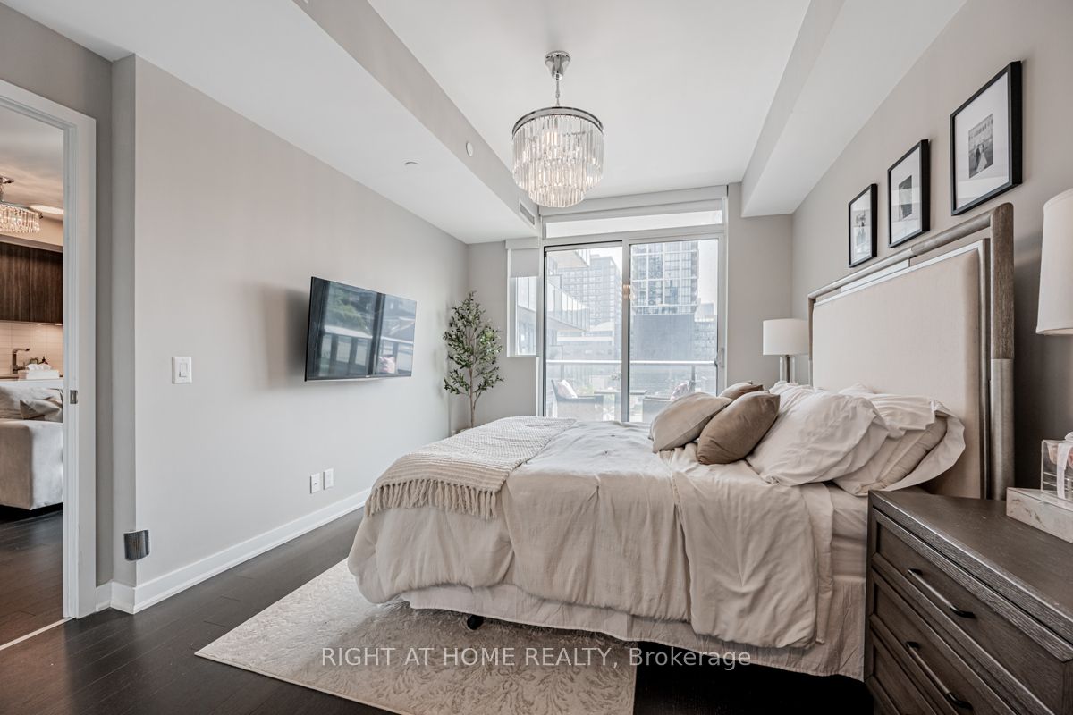 120 Parliament St 405